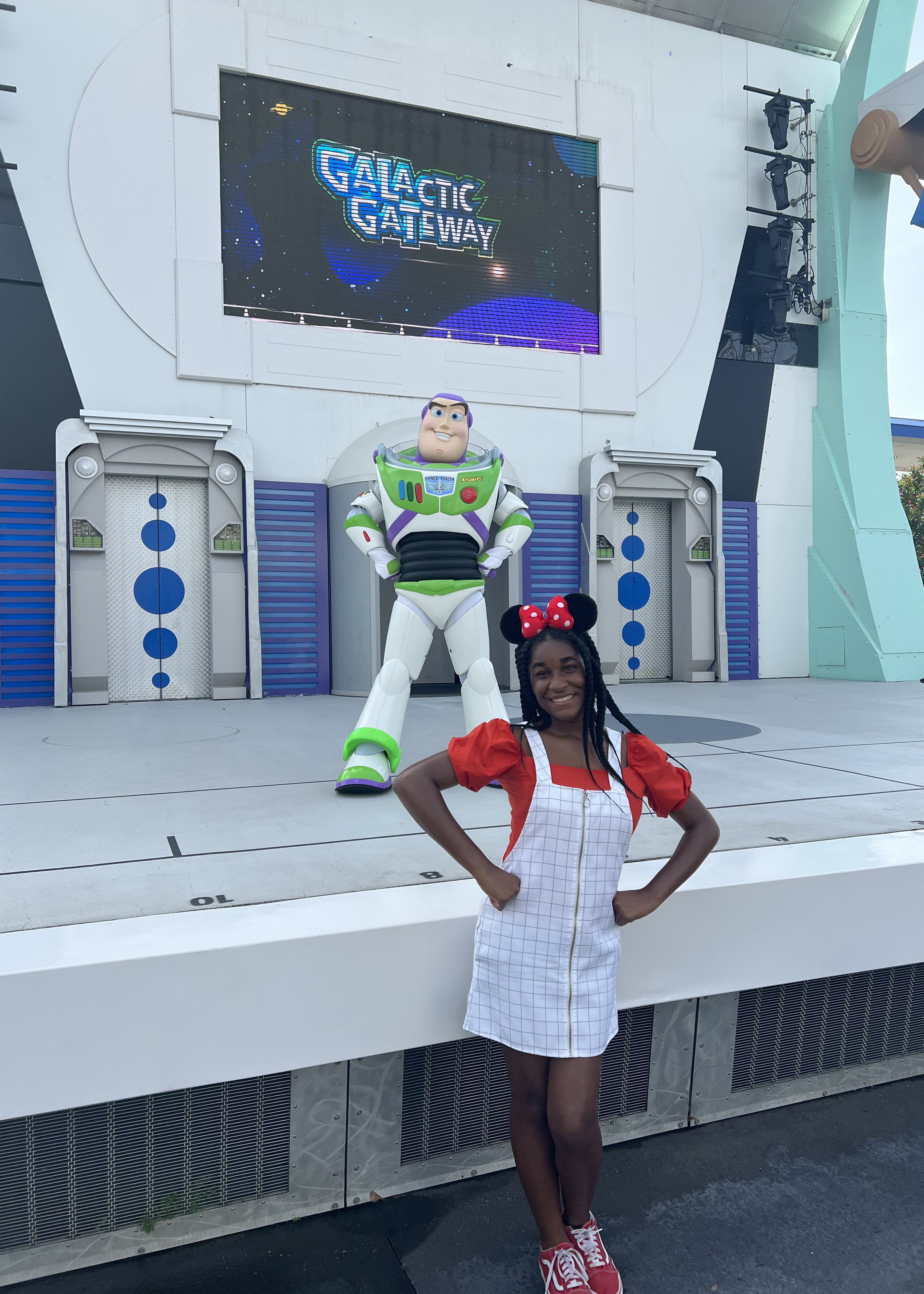 “My program was my childhood dreams coming true! It was truly so magical to be able to go to work every day in the most magical place on earth. I got to meet so many new friends and try so many new experiences! I truly loved every minute of it!” – Aakilah