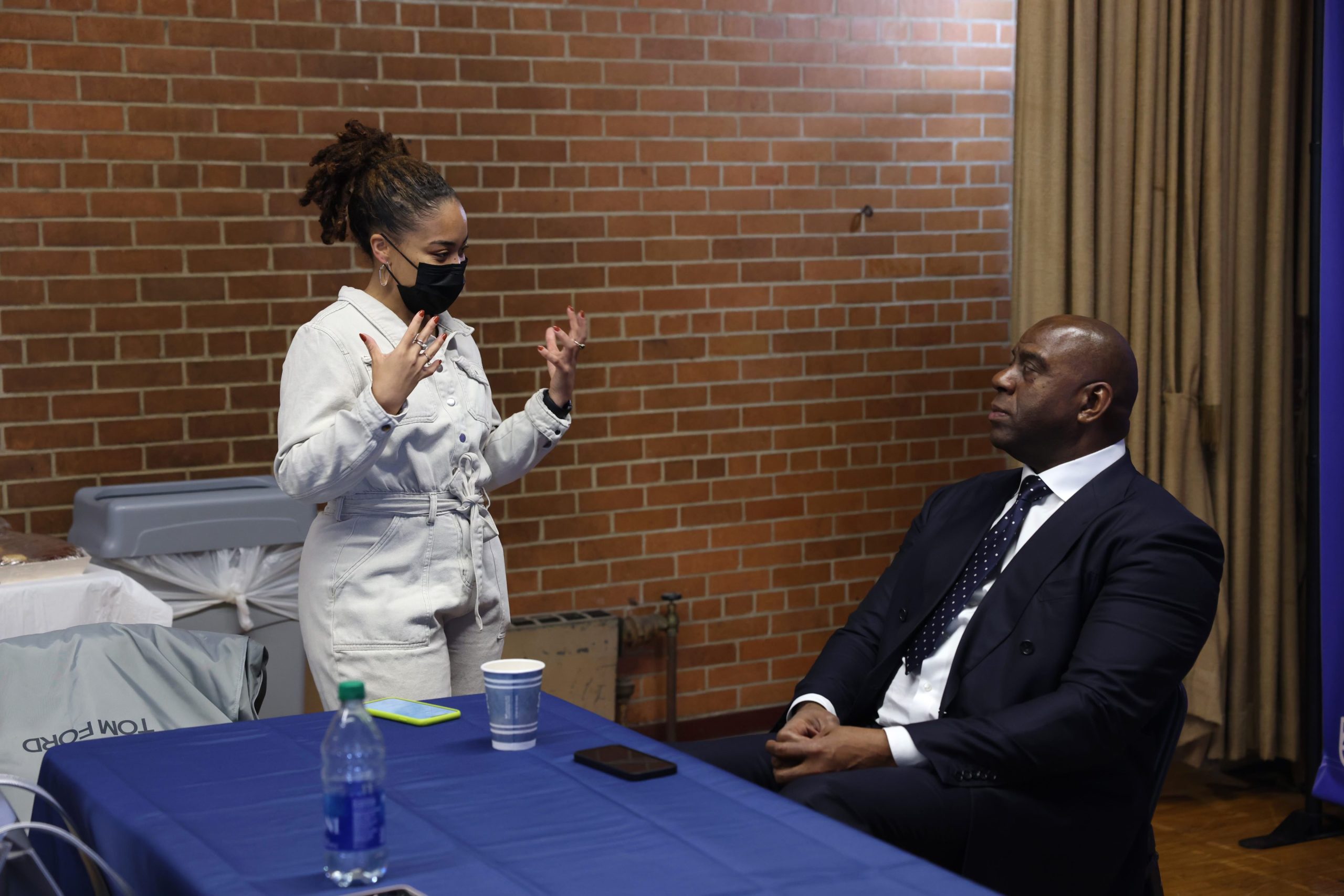 GOOD MORNING AMERICA - Robin Roberts interviews Magic Johnson at Earl Monroe New Renaissance Basketball School in the Bronx, New York.  ‘’Good Morning America,’’ airs weekdays Monday-Friday, 7am-9am, ET on ABC.
(ABC/Michael Le Brecht II)
NICOLE CURTIS, MAGIC JOHNSON