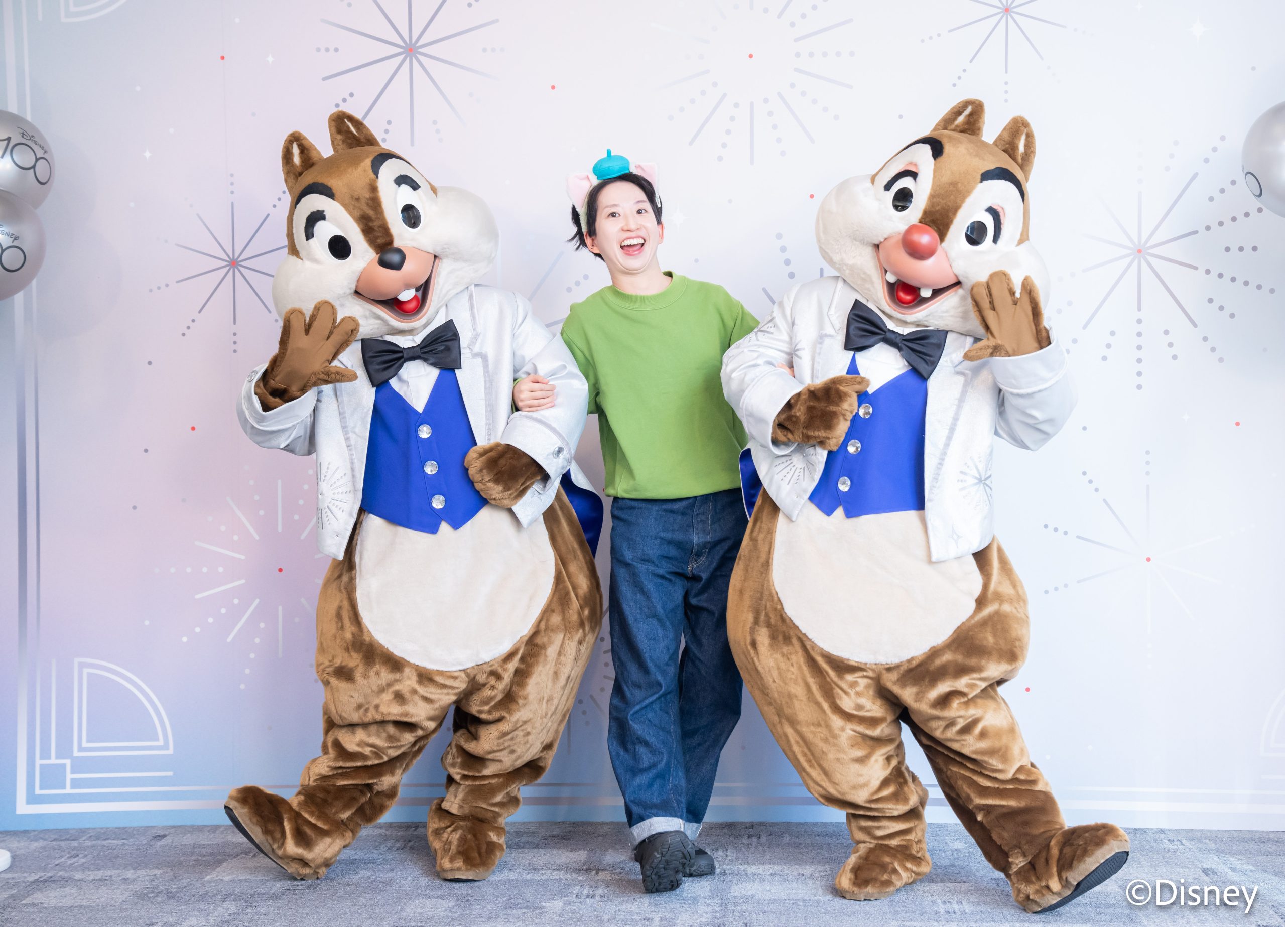 20231225Disney-376 Photo of Vinci with Chip and Dale, The Walt Disney Company APAC
