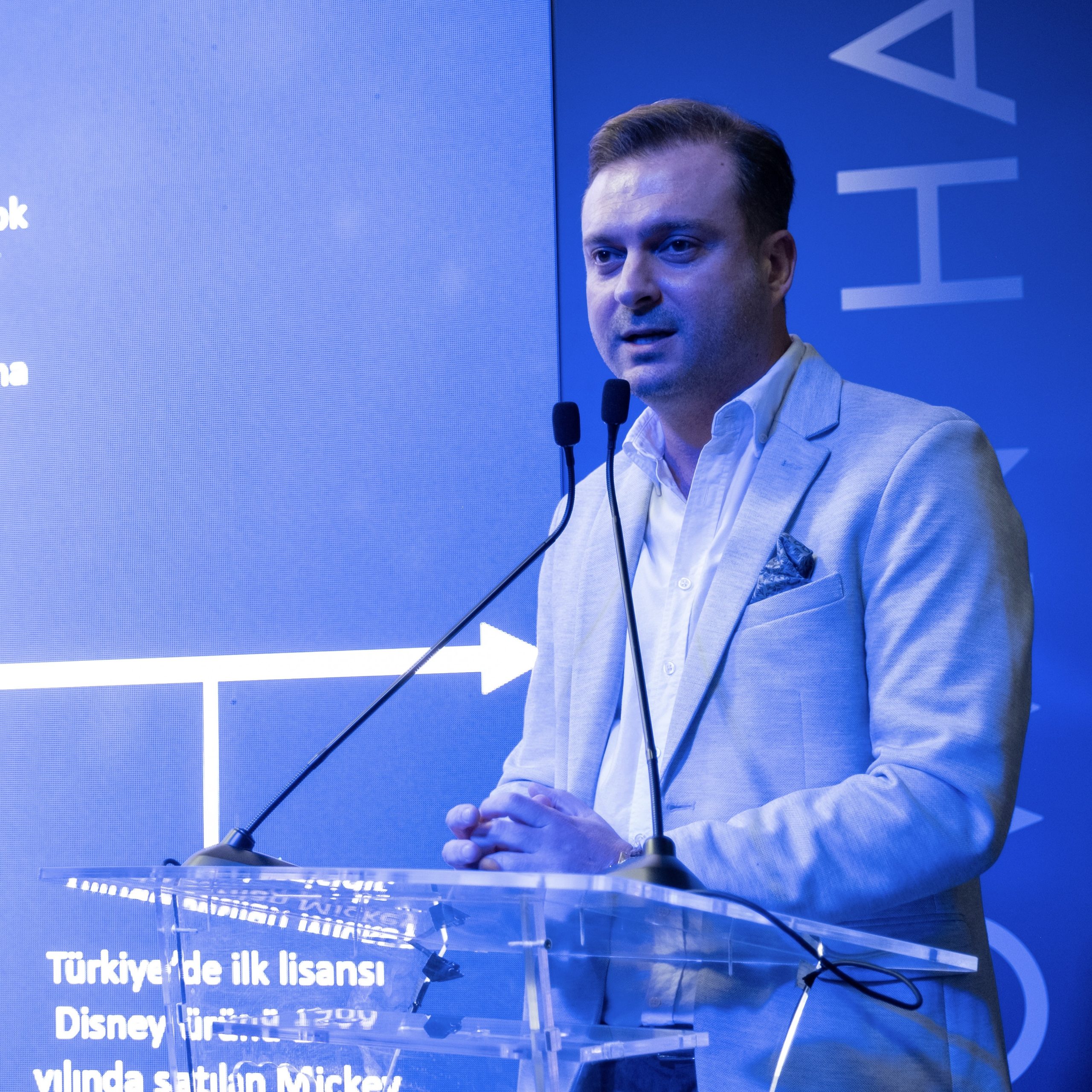 Onur 05 man speaking at podium