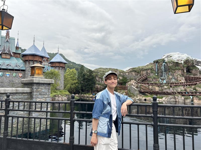 Boris in front of attraction at Hong Kong Disneyland.