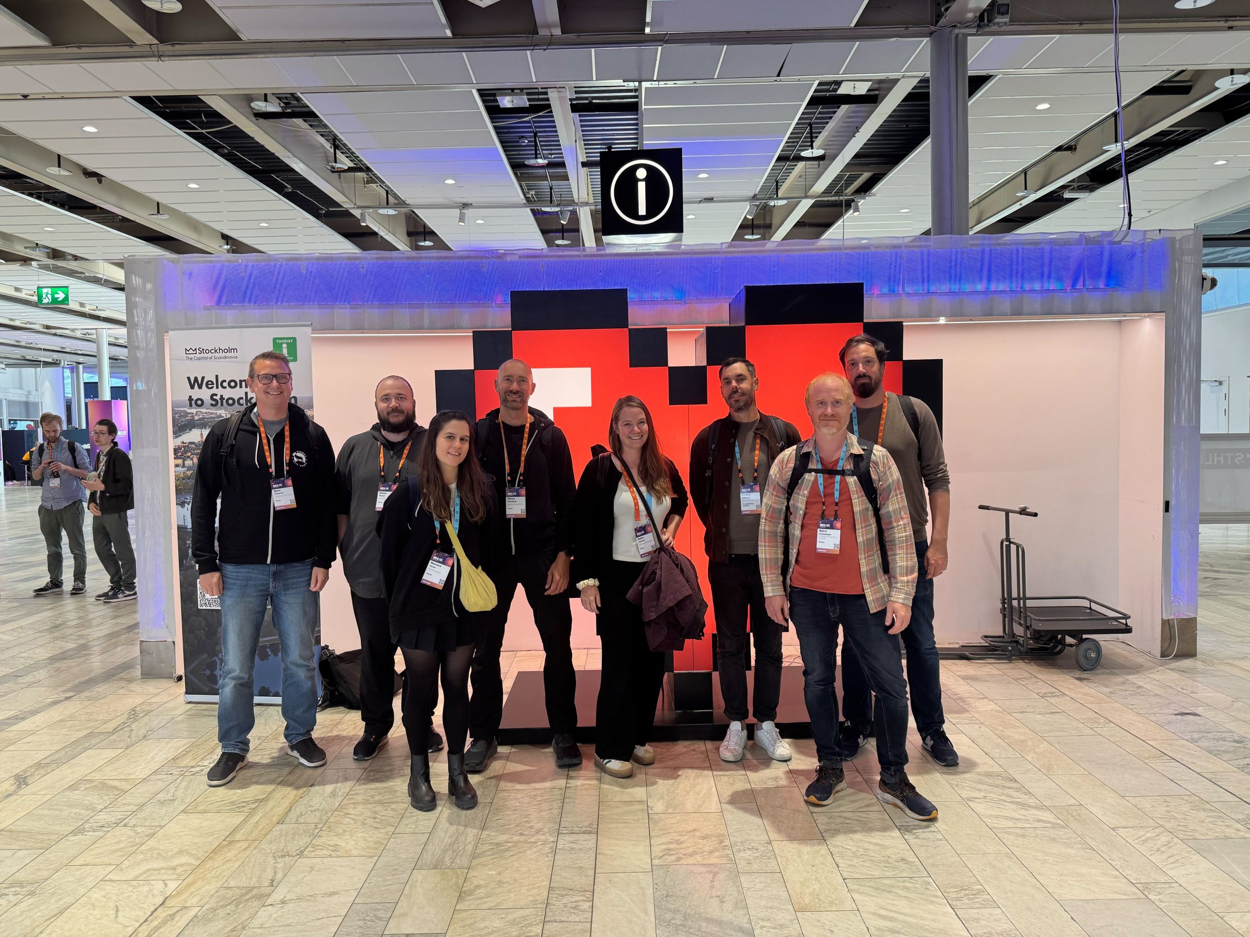 Mariana and Online Engineering team at a conference