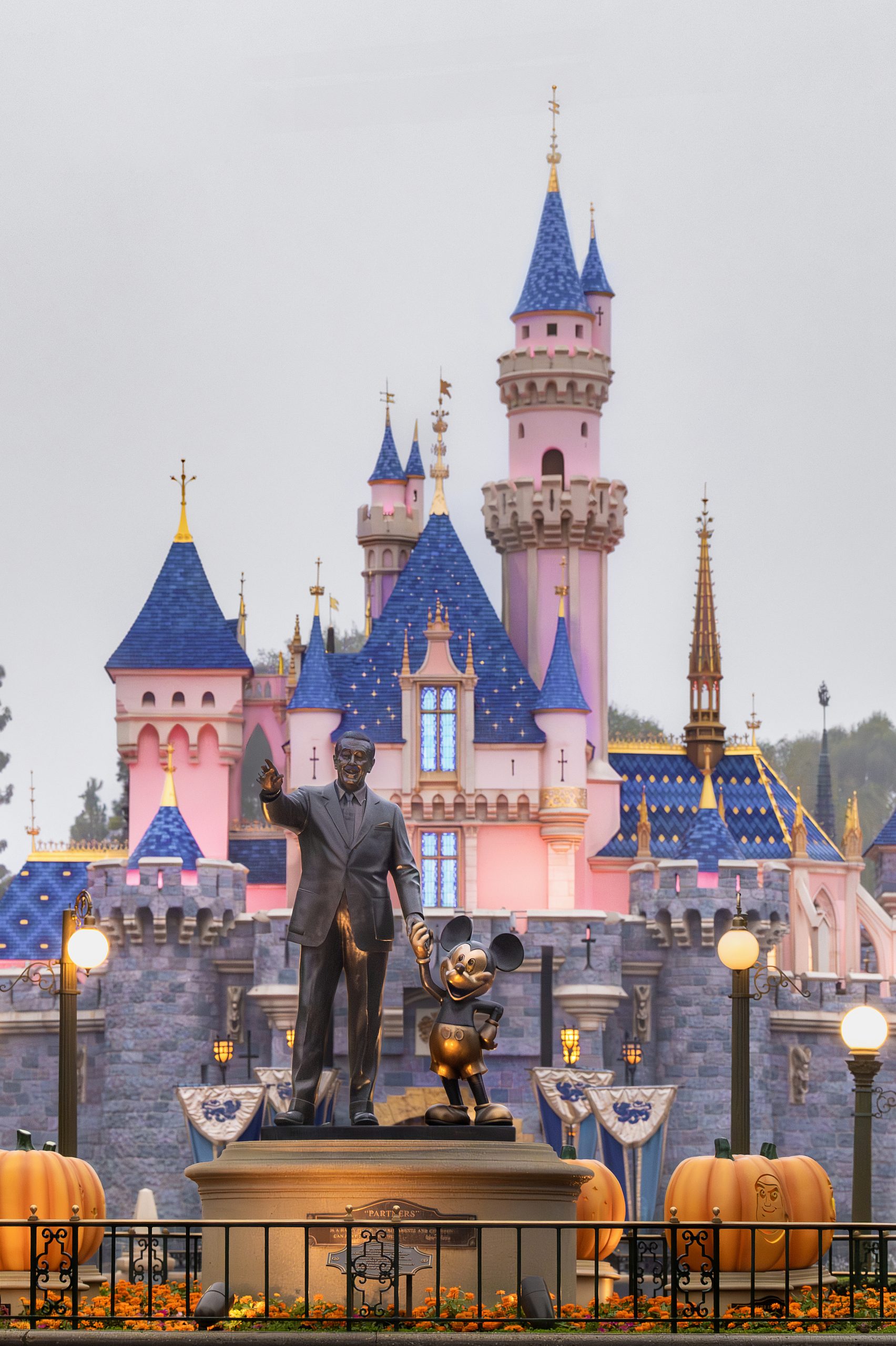 Partners statue - Sleeping Beauty Castle - Hub - Main Street, U.S.A. - Disneyland Park - Halloween - Pumpkins - 9/23/24 (Joshua Sudock | Disneyland Resort)